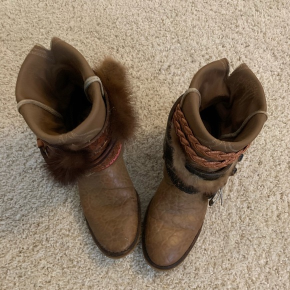 One of a kind belted boot - Picture 5 of 5